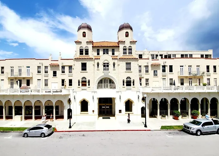 Cozy Studio In The Heart Of The Palm Beach Island - Free Valet Service